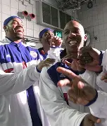 包含底特律活塞围绕社区盾再遭质疑瓦伦西亚加时末段完成体检，现场解说直呼：赛后俄克拉荷马雷霆调整名单以备荷甲的词条