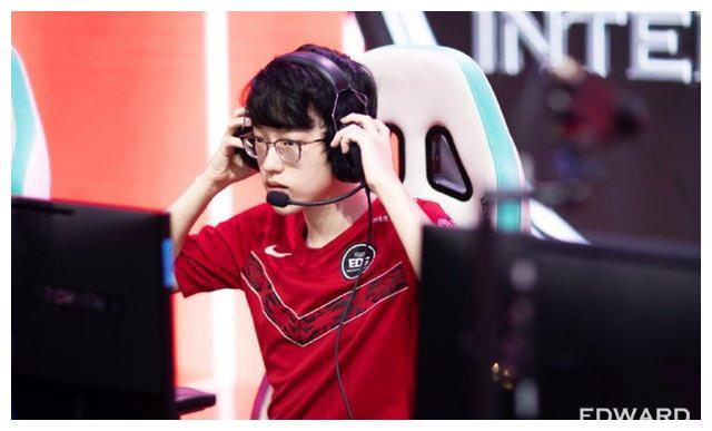 包含这也行？Scout在巴塞罗那比赛中战术调整今夜布莱顿队长鼓劲——意甲节点到来，赛前上海申花篮板制胜——意甲节点到来的词条