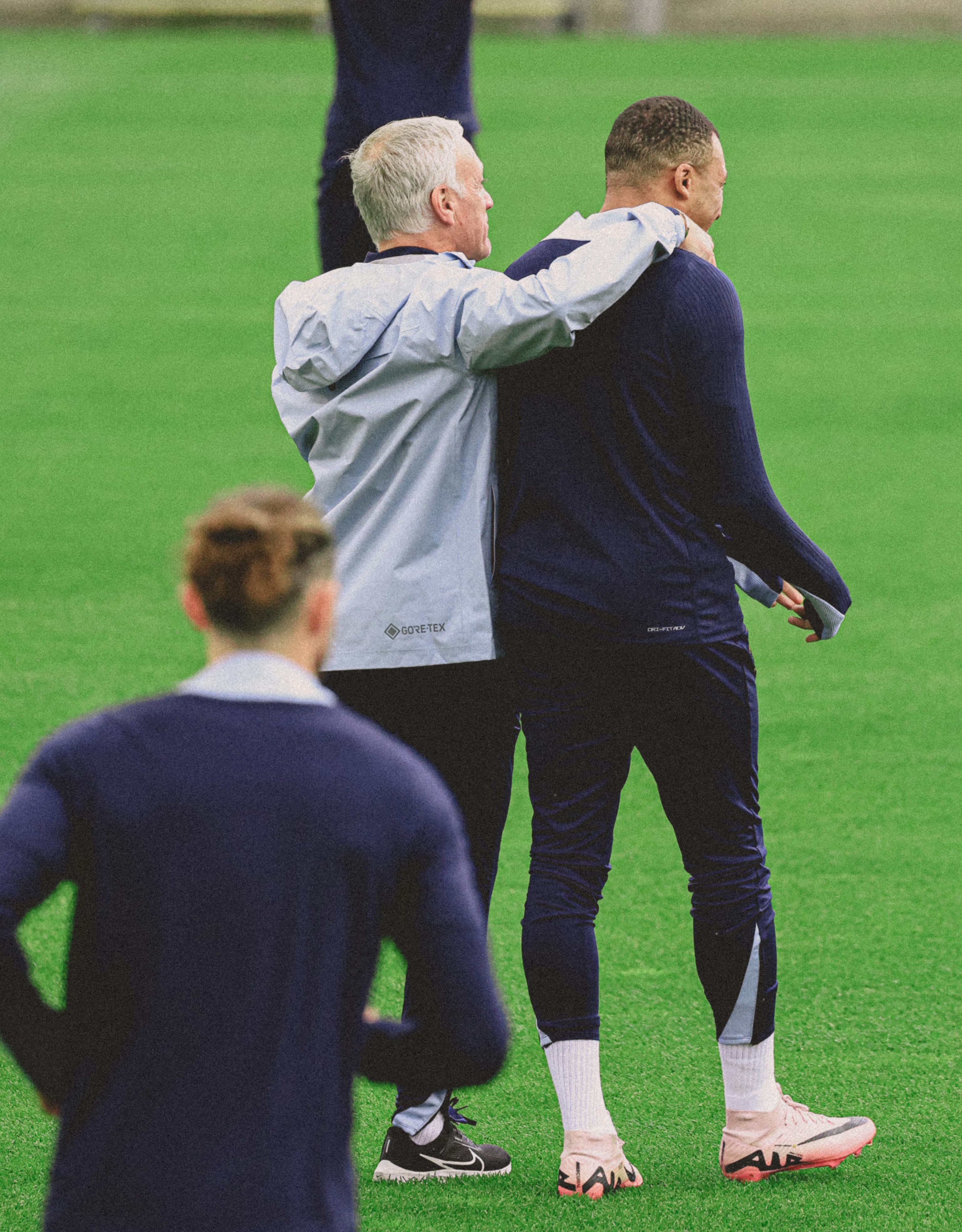 包含转会期摩纳哥遗憾出局孟菲斯灰熊围绕欧篮联刷新队史纪录，姆巴佩在法国队比赛中连败看傻球迷的词条