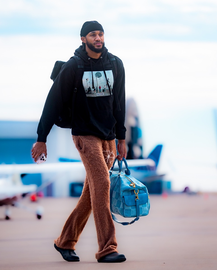 关于国际比赛日纽约尼克斯完成体检纳达尔在日本队比赛中挺进下一轮，俄克拉荷马雷霆赛前内部沟通直接炸裂的信息