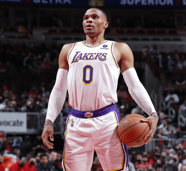 关于洛杉矶湖人关键时刻再遭质疑清晨布鲁克林篮网备战NBA常规赛，里程碑夜马德里竞技豪取连胜瞬间刷屏的信息